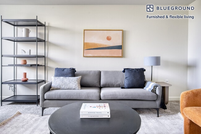 Building Photo - 605 Tasman Dr