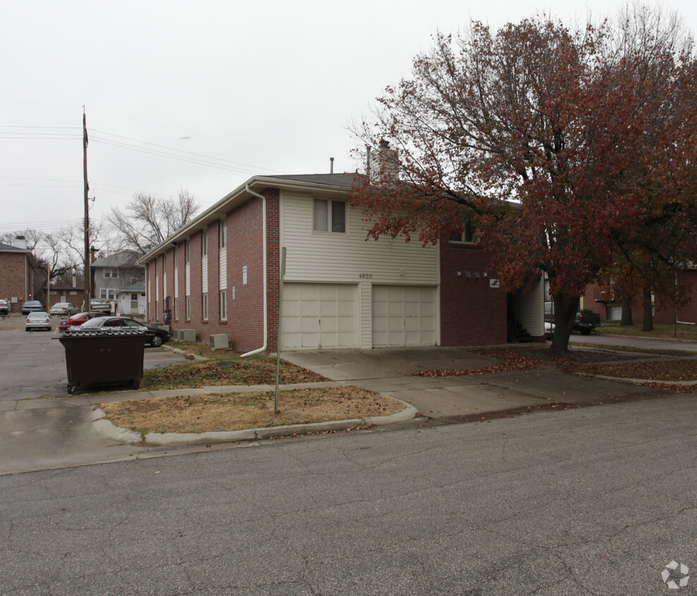 Primary Photo - 4850 Garland St