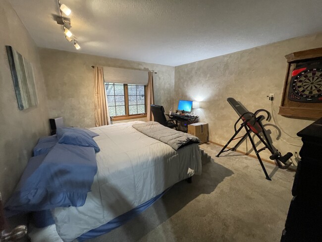 Foto del edificio - 5864 Red Cherry Ln