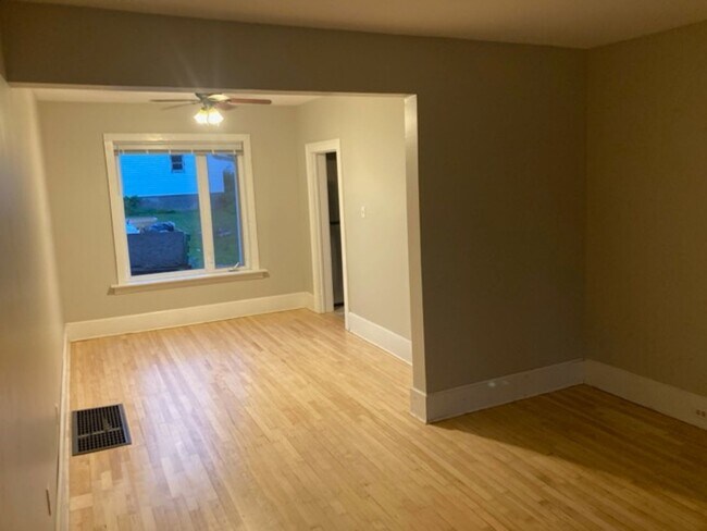 Foto del edificio - AVAILABLE SEPTEMBER 1st - 2 Bedroom, 1 Bat...