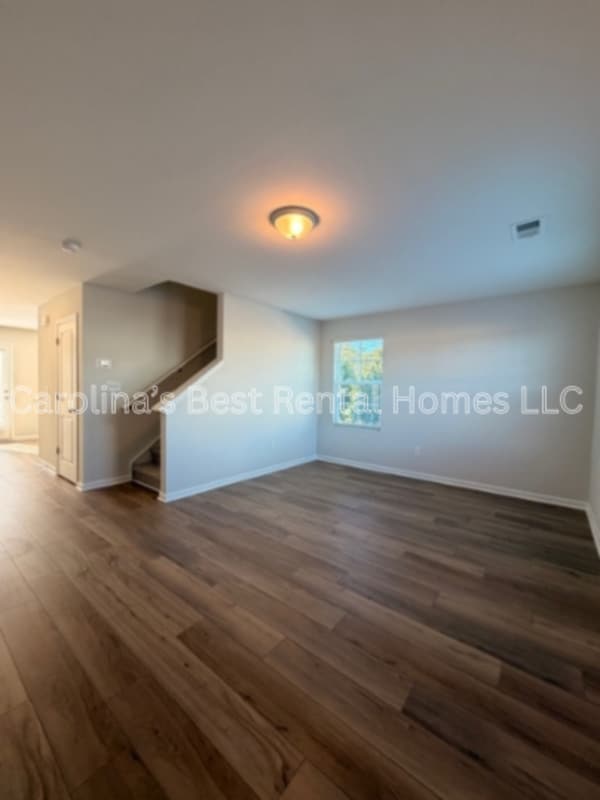 Building Photo - 2026 Skyline Rd