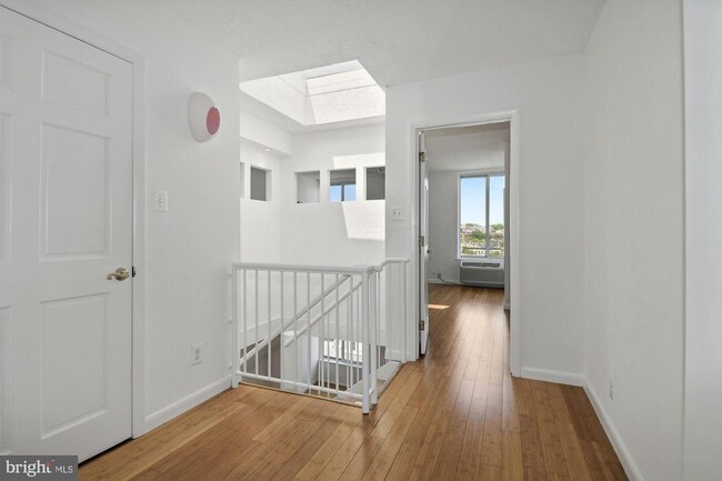 Foto del edificio - 1800 R St NW