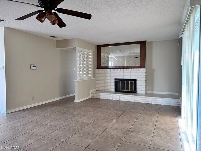 Building Photo - 112 Redstone St