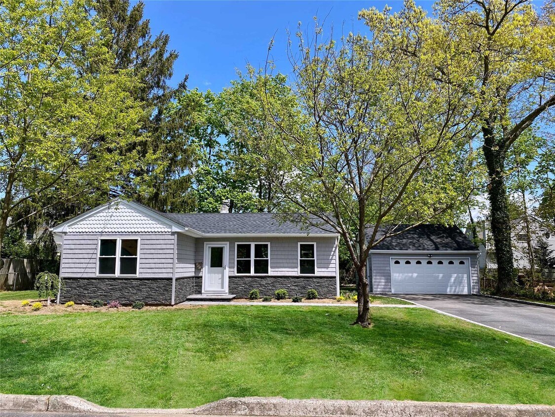 251 Jackson Ave, Saint James, NY 11780 House Rental in Saint James