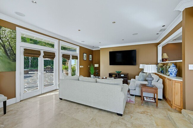 Foto del edificio - Fully Furnished 3 Bed 2.5 Bath Single Fami...