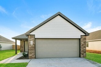 Building Photo - 2009 Dogwood Dr
