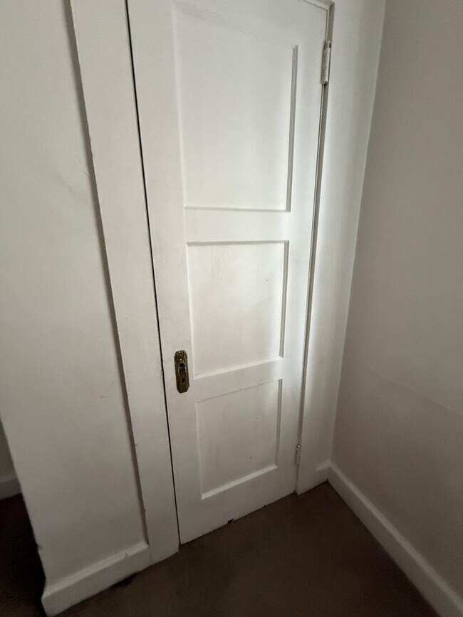 Foto del edificio - AVAILABLE NOW!