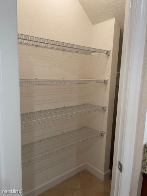Building Photo - 3 br, 2.5 bath Townhome - 9618 SW Purple M...