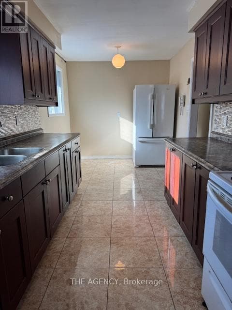 Building Photo - 63 Centre St E