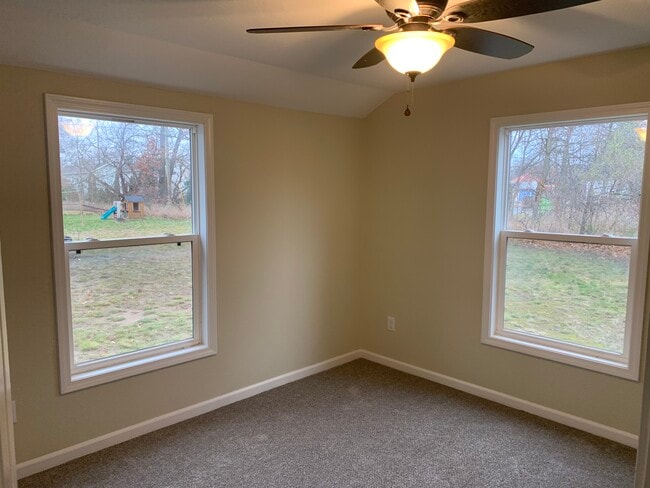 Dormitorio - 711 Fern St