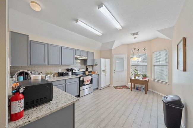 Building Photo - 3261 Gladewater Ln