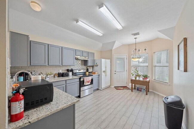Foto del edificio - 3261 Gladewater Ln