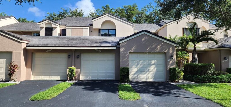 Foto principal - 9862 NW 1st Ct