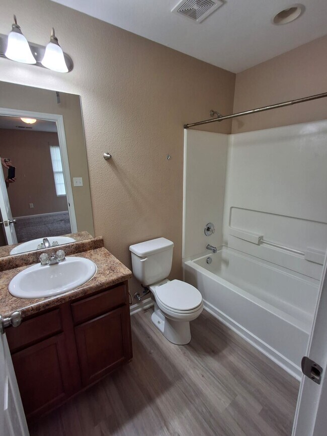 Building Photo - 314 Mertle Dr