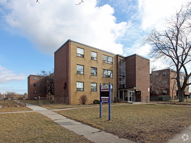 Building Photo - 1535 Birchmount Rd