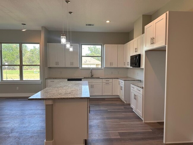 Building Photo - 368 Nene Ln