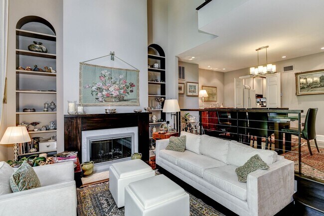 Foto del edificio - Beautiful Home in the Coveted Gated Community of Hillandale