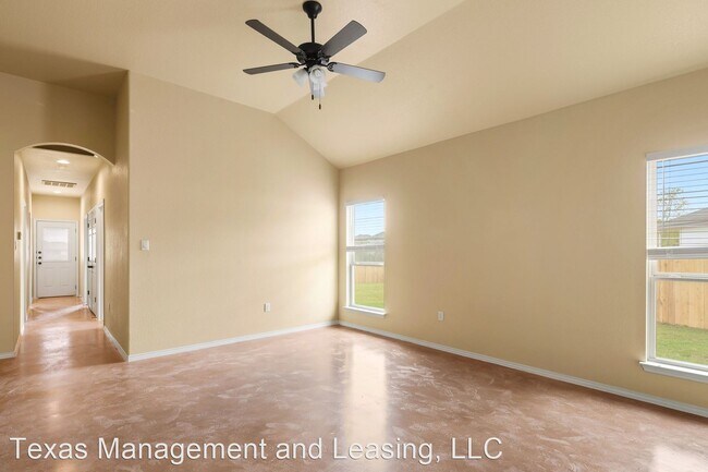 Foto del edificio - 3 br, 2 bath House - 215 Joanne Loop