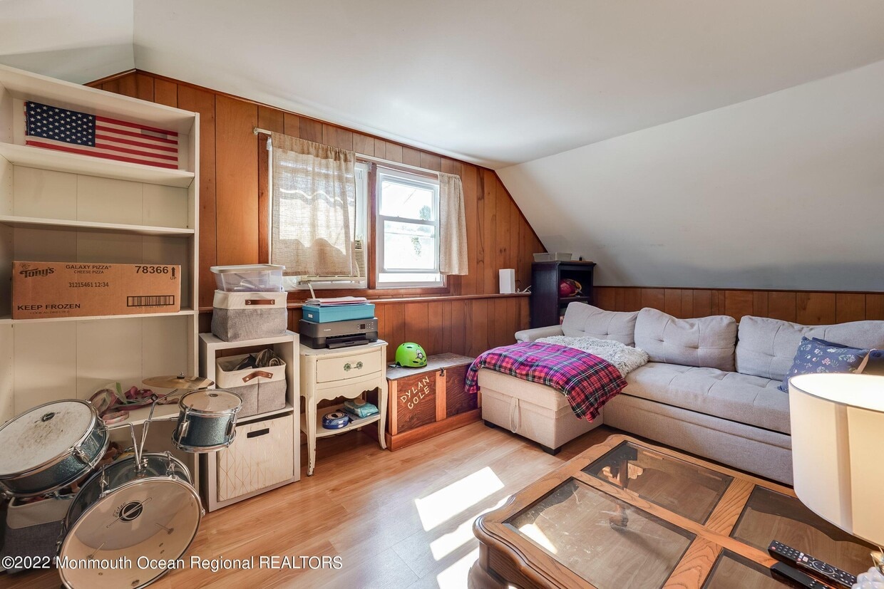 Primary Photo - 23 Briarcliff Pl