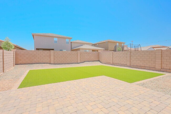 Foto del edificio - BEAUTIFUL 2 STORY HOME!!