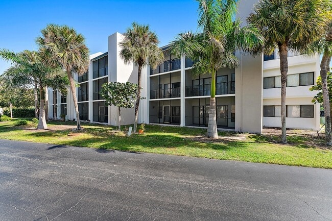 Building Photo - 1605 S US Hwy 1