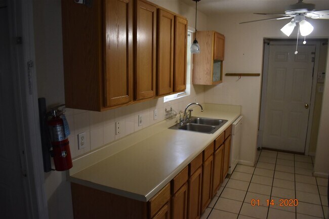 Building Photo - 2286 Lake Heritage Dr