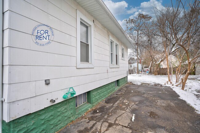 Building Photo - 4010 Blackington Ave