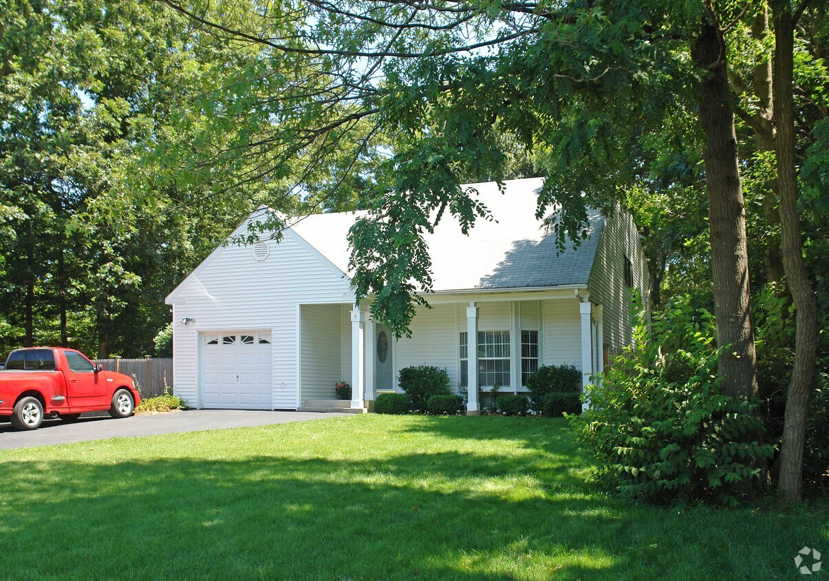 3 Grand Canyon Ln, Coram, NY 11727 Apartments in Coram, NY