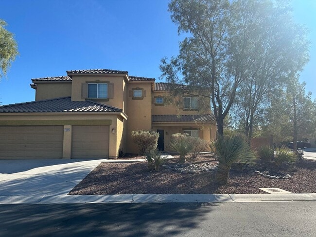 Building Photo - Rare 6 bedroom rental in gated community