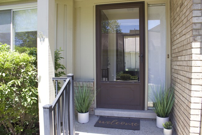Foto del edificio - 27800 Evergreen Rd