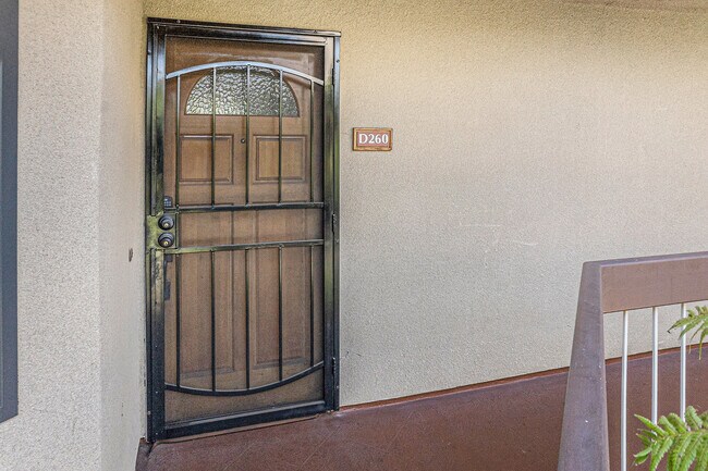 Foto del edificio - 7245 Navajo Rd