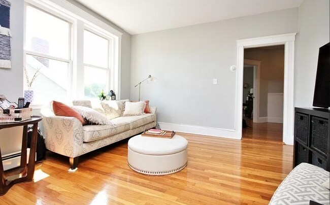 Foto del edificio - 579 Somerville Ave