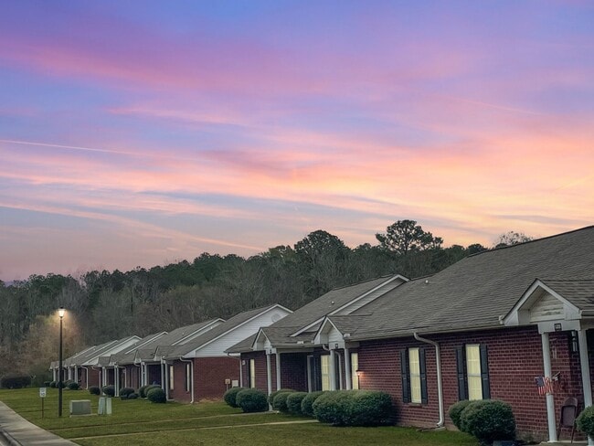 Building Photo - Single Level Home************Beautiful 1 Bedroom Villa************Brick Building