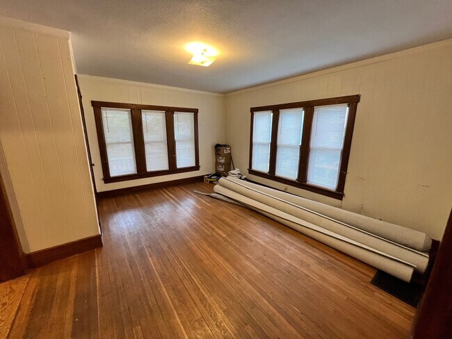 Building Photo - 1709 Laramie St