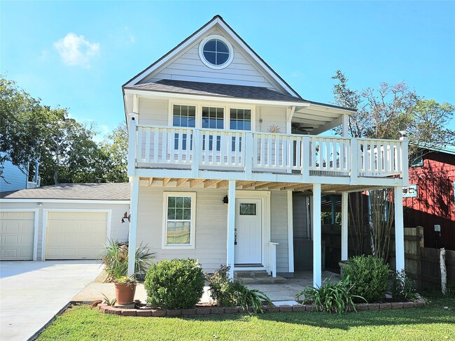 Building Photo - 532 Bayshore Dr