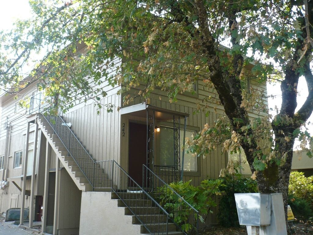 Primary Photo - 242 E 14th Ave