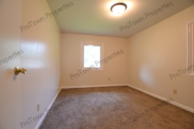 Foto del edificio - 2315 Birchwood Ln