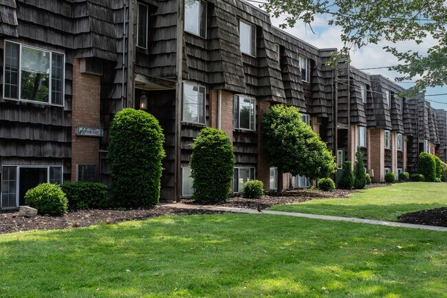 Building Photo - 1 Bedroom 1 Bathroom located in the heart ...