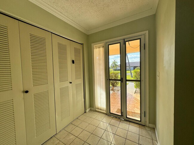 Building Photo - 5840 Summerfield Ct