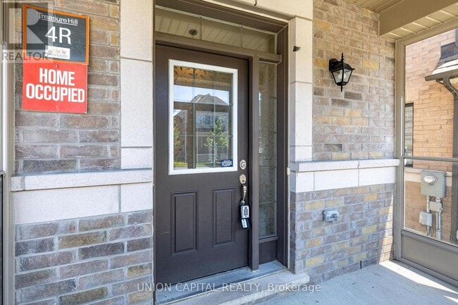 Photo du bâtiment - 64 Collier Crescent