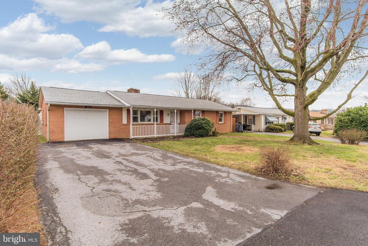 11937 Comanche Dr, Smithsburg, MD 21783 House Rental in Smithsburg