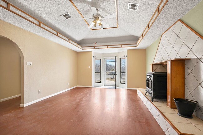 Building Photo - 3 bedroom 2 bath home with Acreage