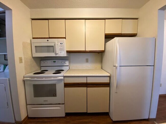 Foto del edificio - $1,025 | 2 Bedroom, 1 Bathroom Apartment |...