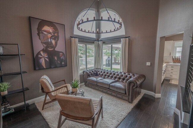 Building Photo - 4 Bedroom Home for Rent in Saugus!