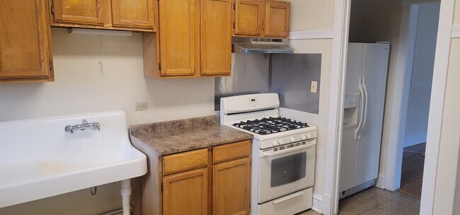 Building Photo - 7226 S Coles Ave