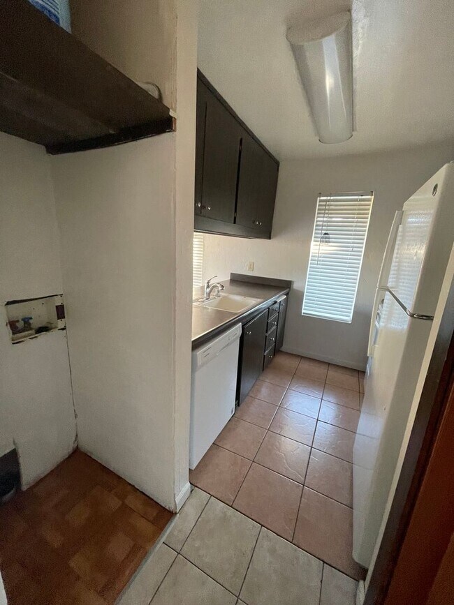 Building Photo - CONDO