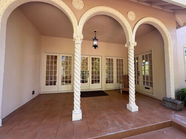 Foto del edificio - TIMELESS 1920s SPANISH COLONIAL FOUR BEDRO...