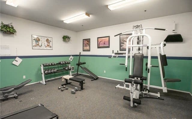 Building Photo - 1 Bedroom Near Lake Washington With Pool!
