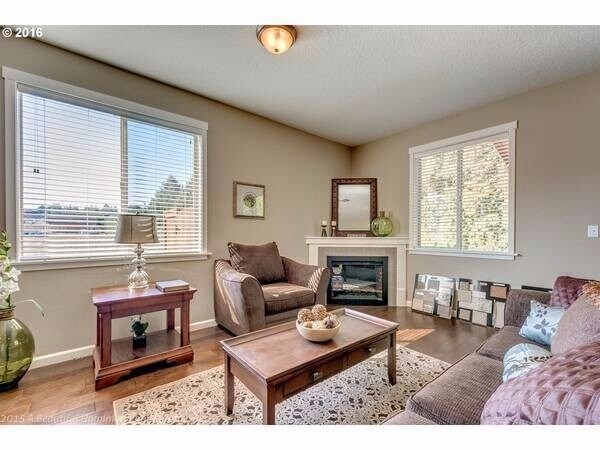 Building Photo - Gorgeous Townhome in Ridgefield!