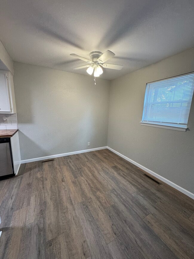Dining room - 7725 W Nantucket St